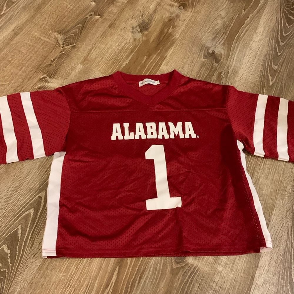 Crop top Alabama jersey.